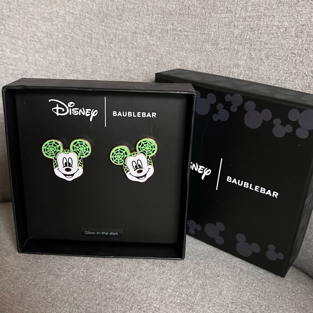 Disney Mickey web Glow in the dark